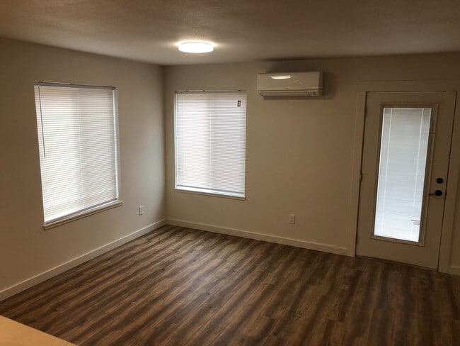 113 W Helena Ave in Ellensburg, WA - Building Photo - Building Photo