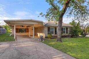 2200 W Rosedale St S in Fort Worth, TX - Building Photo