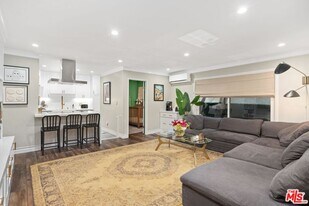 960 Larrabee St in West Hollywood, CA - Building Photo