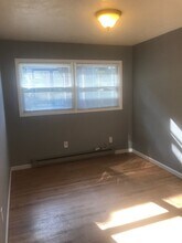 831-835-835 SE 80th Ave in Portland, OR - Building Photo - Building Photo