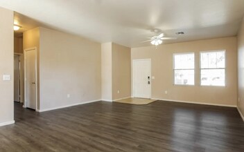 2438 E Mobile Ln in Phoenix, AZ - Building Photo - Building Photo