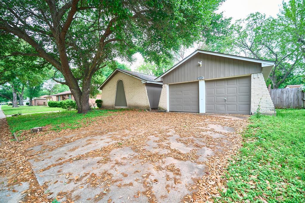 923 Kenforest Dr in Missouri City, TX - Building Photo