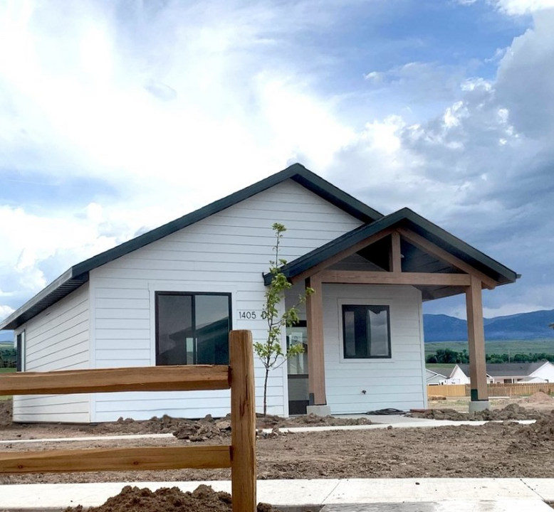 1405 Windsor Dr in Ranchester, WY - Building Photo