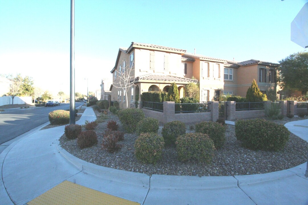 3198 Mist Effect Ave in Henderson, NV - Building Photo