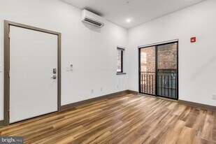 1935 E Hazzard St in Philadelphia, PA - Building Photo