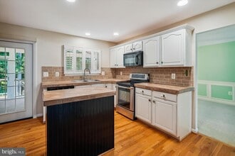 9427 Katelyn Ct in Manassas Park, VA - Building Photo - Building Photo