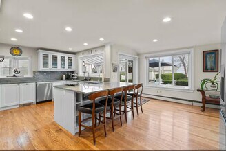 58 Chapman Ave in Westbrook, CT - Building Photo - Building Photo