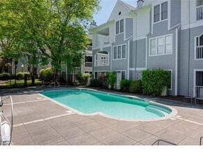 201 Oakwood Ct, Unit 201 in Winston-Salem, NC - Foto de edificio - Building Photo