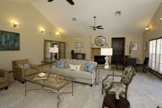 Riverwood Apartment Homes in Crestview, FL - Foto de edificio - Interior Photo