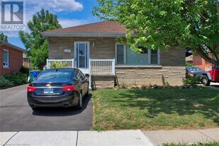 176 E 32nd St in Hamilton, ON - Building Photo