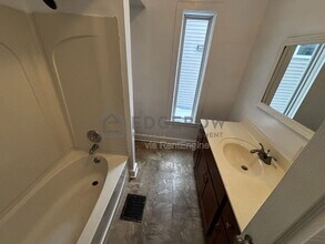 1010 Helen St NE in Grand Rapids, MI - Building Photo - Building Photo