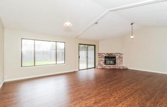 9100 Dove Meadow Ct in Elk Grove, CA - Foto de edificio - Building Photo