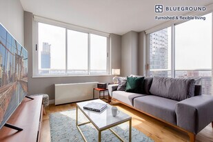 560 W 43rd St in New York, NY - Building Photo