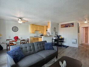 1627 Pentecost Way in San Diego, CA - Foto de edificio - Building Photo