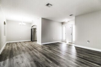 4450 Swift Ave in Titusville, FL - Foto de edificio - Building Photo