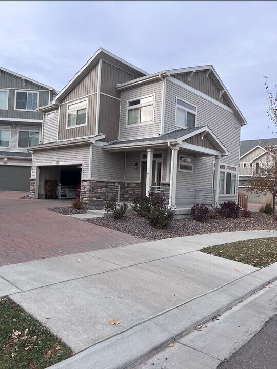10225 Yampa Ct in Commerce City, CO - Building Photo