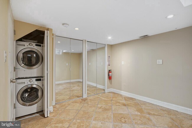 727 S 2nd St-Unit -1R in Philadelphia, PA - Building Photo - Building Photo