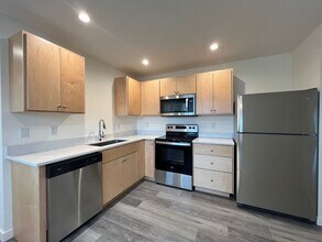 534 Putnam St in Medford, OR - Building Photo - Building Photo
