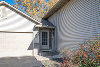 975 Hathaway Ln NE in Fridley, MN - Building Photo - Building Photo