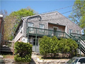 7 Prest St in New London, CT - Building Photo