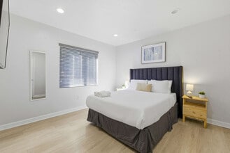 6715 NE Miami Pl in Miami, FL - Building Photo - Building Photo