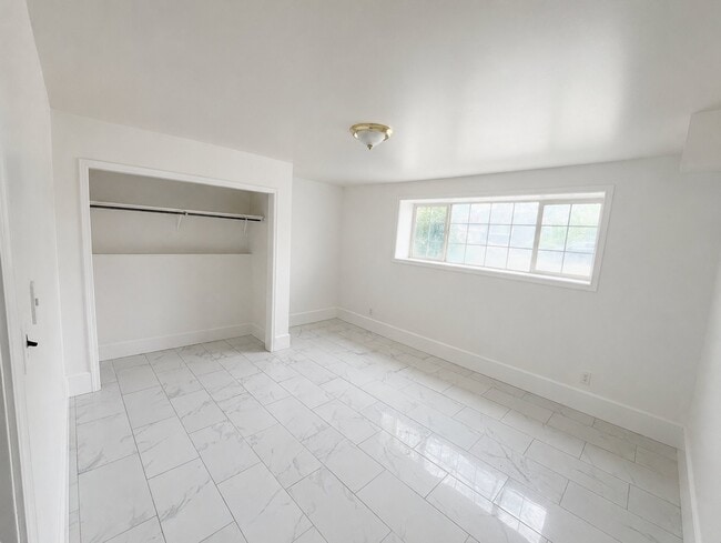 5242 S Hamlet Cir