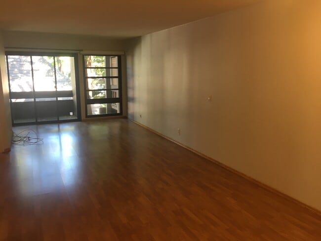 8650 Gulana Ave, Unit L2179 in Playa Del Rey, CA - Foto de edificio - Building Photo