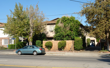 5656 Whitsett Ave in Valley Village, CA - Building Photo - Building Photo