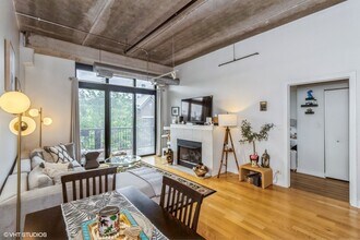 844 W 15th Pl, Unit 833-306 in Chicago, IL - Building Photo - Building Photo