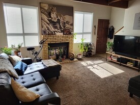 49400 River Park Rd in Oakhurst, CA - Building Photo