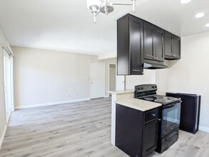 2841 Montrose Ave in Glendale, CA - Building Photo - Building Photo