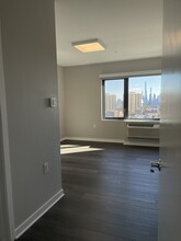 4930 Murphy Pl in West New York, NJ - Building Photo - Building Photo