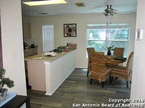 115 McLennan Oak in San Antonio, TX - Foto de edificio - Building Photo