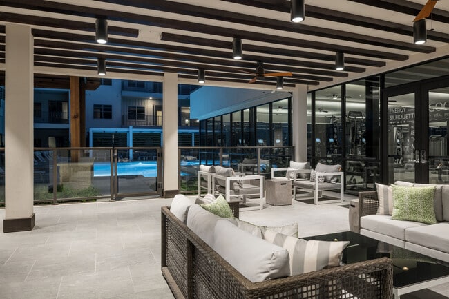 Hawthorne House in San Antonio, TX - Foto de edificio - Building Photo