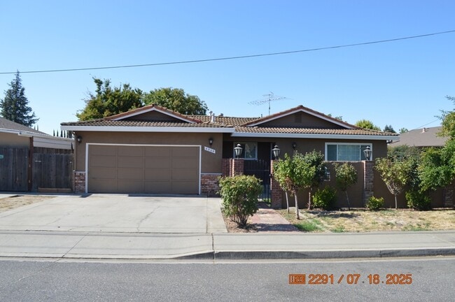 property at 4504 E Monte Vista Ave