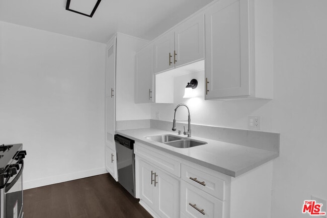 1100 W Glendon Way in Alhambra, CA - Building Photo - Building Photo