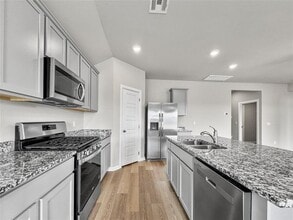 10512 SW 41st St in Oklahoma City, OK - Building Photo - Building Photo