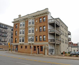 Ernst Place Apartments in Milwaukee, WI - Building Photo - Building Photo