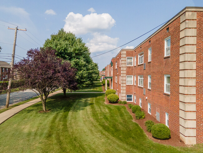 Pacific Highlands Apartments in Natrona Heights, PA - Building Photo - Building Photo