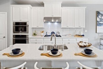 2491 Ashford Oaks Dr in Atlanta, GA - Building Photo - Building Photo