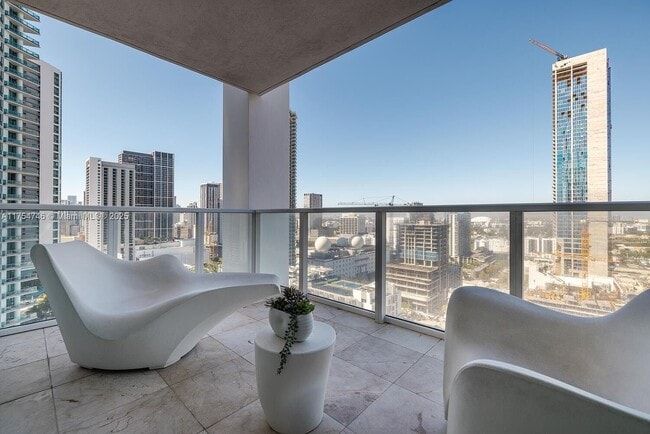 1040 Biscayne Blvd, Unit 3306 in Miami, FL - Building Photo - Building Photo