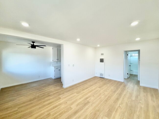 14807 Normandie Ave in Gardena, CA - Foto de edificio - Building Photo