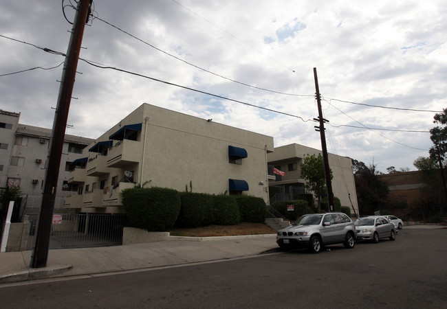 15635 Leadwell St in Van Nuys, CA - Building Photo - Building Photo