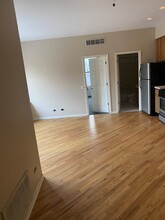 727 W Grand Ave-Unit -4 in Chicago, IL - Building Photo - Building Photo