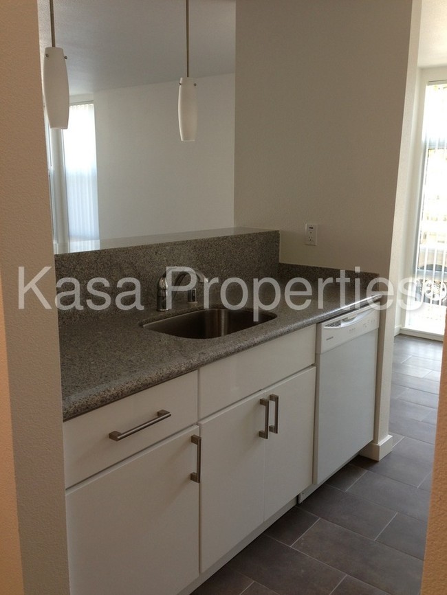 2240 Blake St-Unit -104 in Berkeley, CA - Building Photo - Building Photo