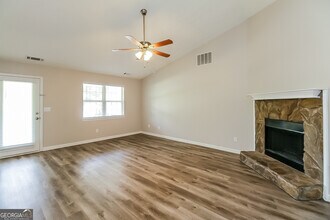 76 Mallie Ct in Hampton, GA - Building Photo - Building Photo