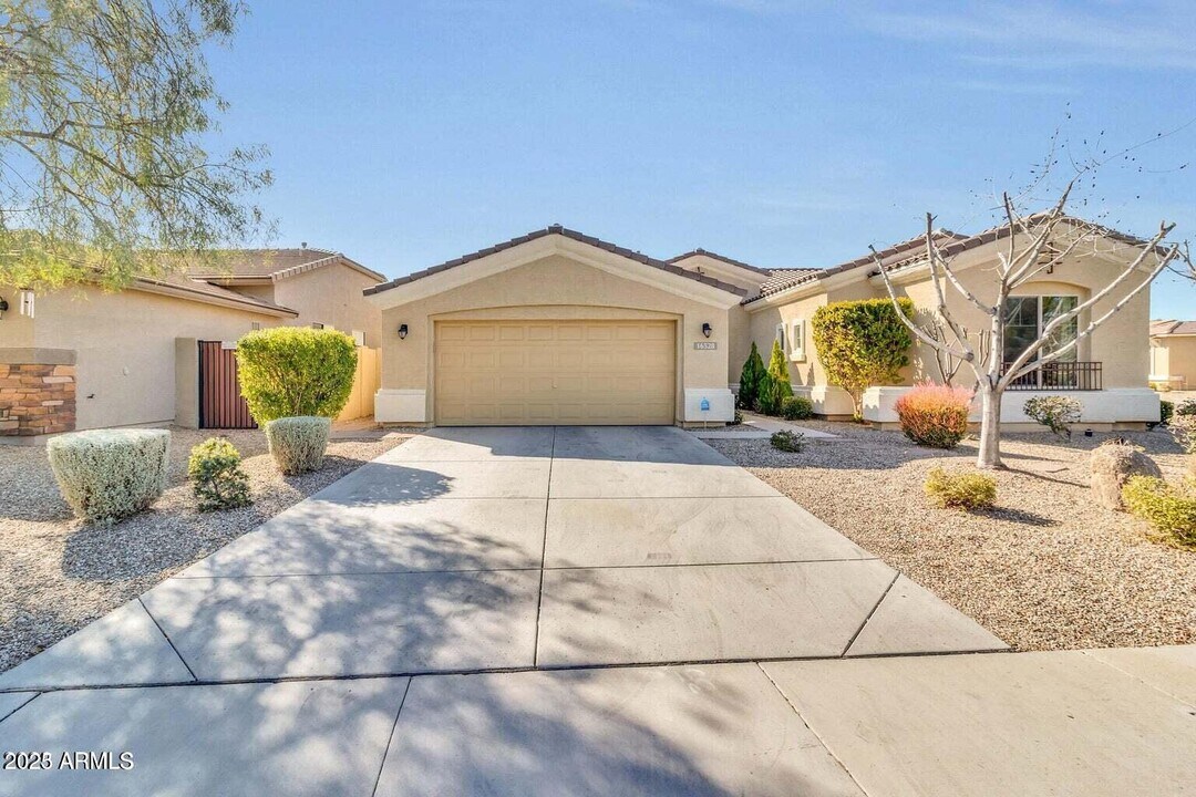 16528 N 181st Dr in Surprise, AZ - Building Photo