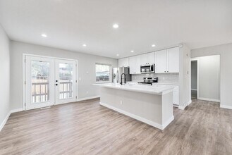 18912 E Kansas Dr in Aurora, CO - Building Photo - Building Photo