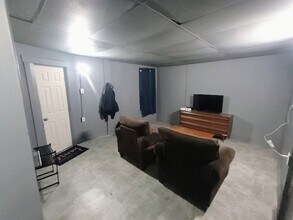 9 Nutt Ave in Uniontown, PA - Foto de edificio - Building Photo