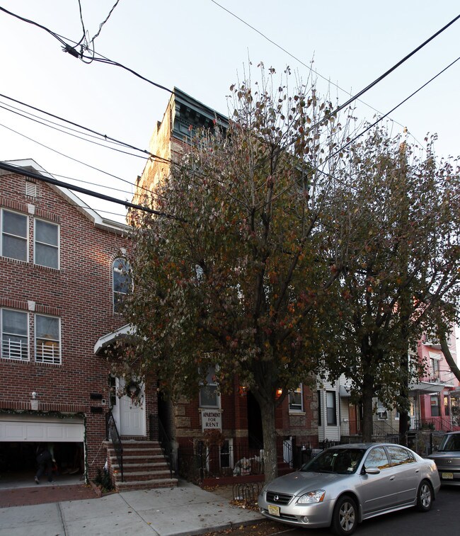 127 Ogden Ave in Jersey City, NJ - Foto de edificio - Building Photo